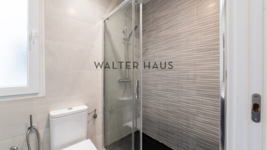 52A83838055-2.jpg