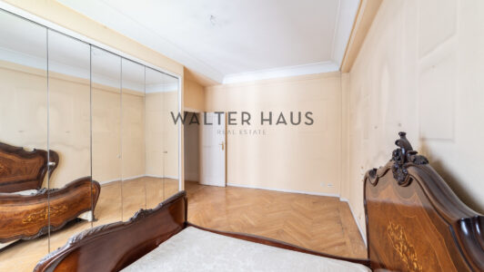 52A84195642-2.jpg