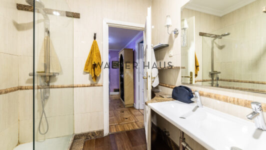 52A968231-3.jpg