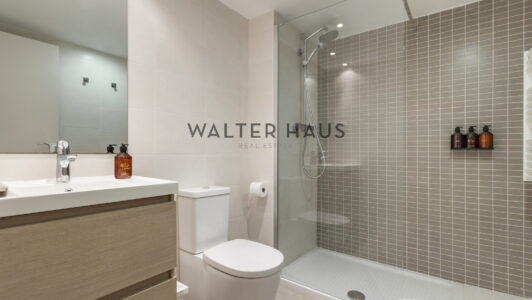 12.20BaC3B1o-bathroom7274.jpg