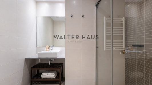18.20BaC3B1o-shower6670.jpg