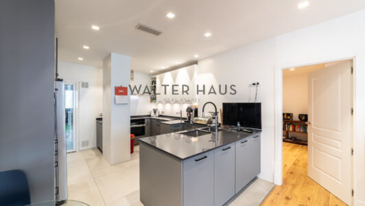 52A01362864-1.jpg