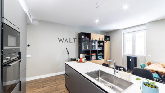 52A01845612-3.jpg