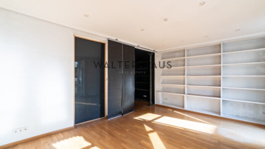 52A07264370-2.jpg