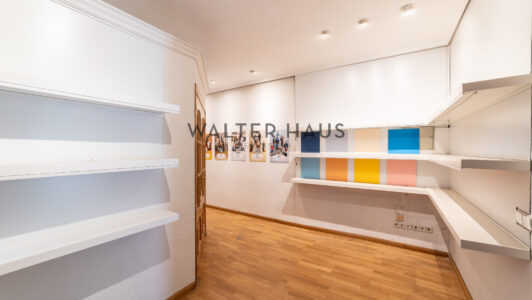 52A07396146-2.jpg