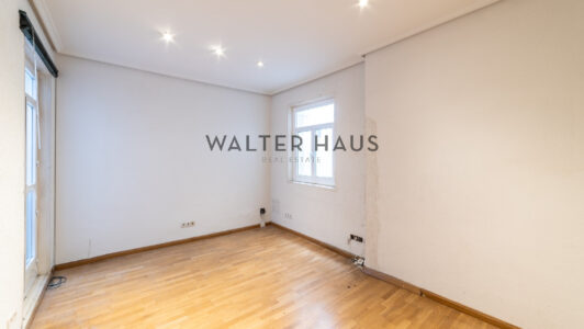 52A07478075-2.jpg