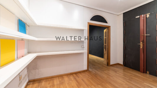 52A07589122-3.jpg