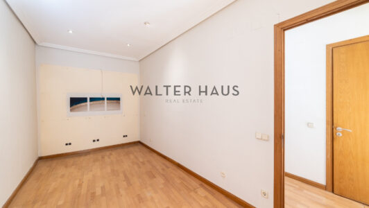 52A07696524-2.jpg