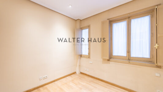 52A07813223-2.jpg