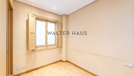 52A07827804-4.jpg