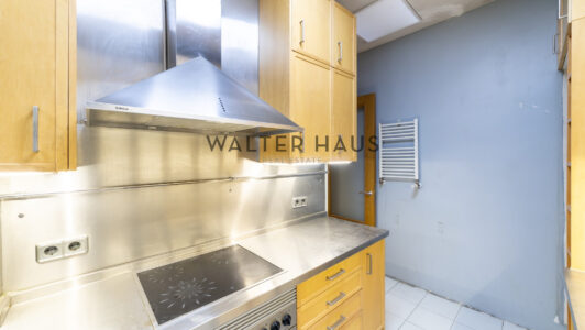 52A07934677-4.jpg