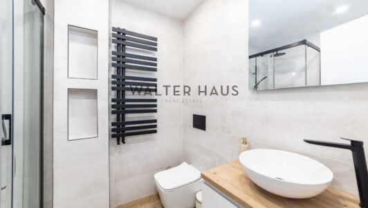 52A08447488-4.jpg