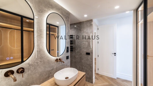 52A99511421-2.jpg