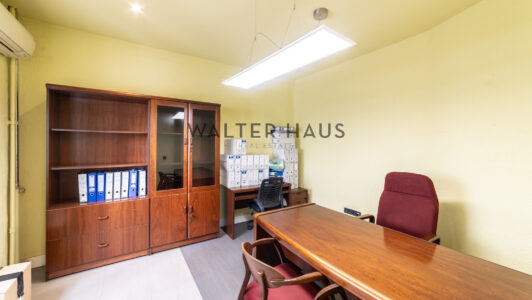 52A00167817-4.jpg