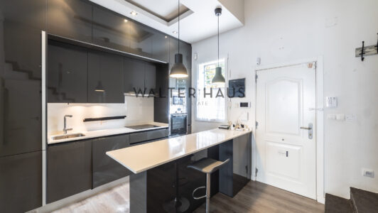 52A10994641-4.jpg