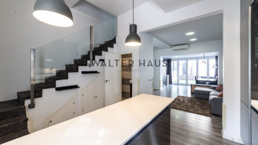 52A11015090-4.jpg