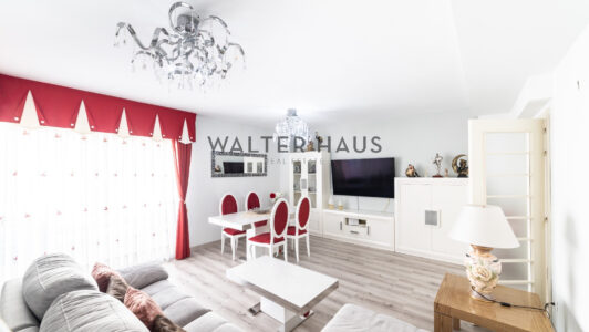 52A12504225-2.jpg