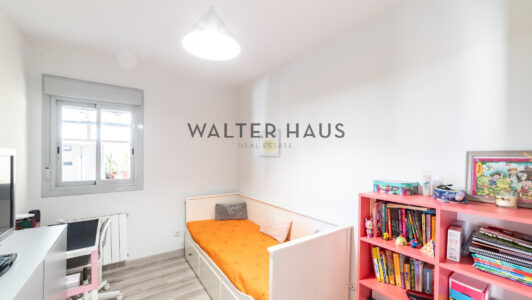 52A12519500-2.jpg