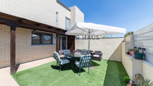 52A12641827-2.jpg
