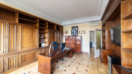 52A12702246-2.jpg