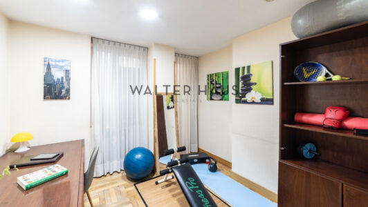 52A12751672-2.jpg