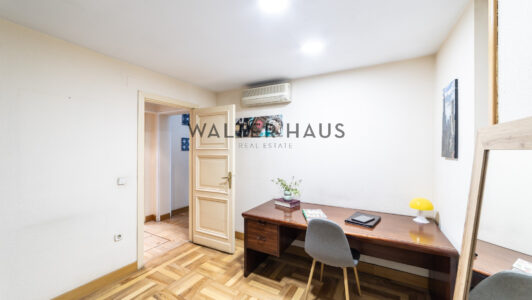 52A12766863-2.jpg