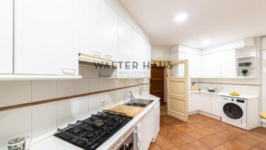 52A12879505-2.jpg