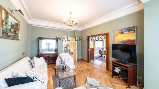 52A12907717-2.jpg