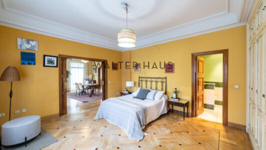 52A1303190-2.jpg