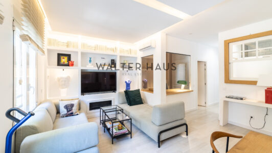 52A15444632-6.jpg