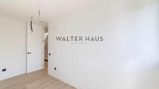 52A16361410-1.jpg