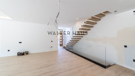 52A16546620-1.jpg