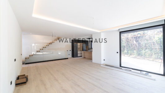 52A16587485-1.jpg