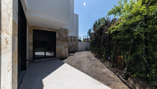 52A16644780-1.jpg