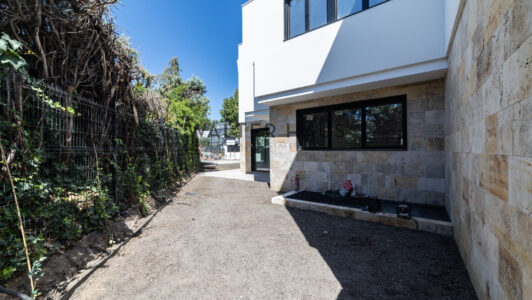 52A16659747-1.jpg