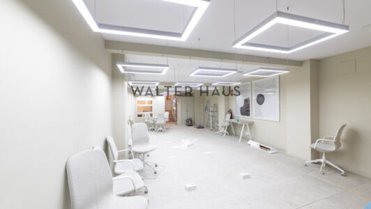 52A25313194-2.jpg
