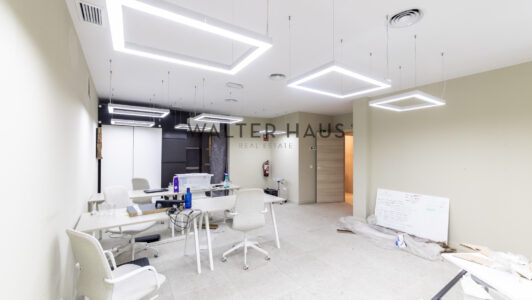 52A25485984-2.jpg