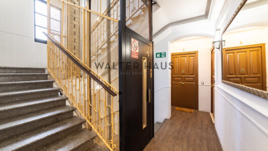 52A35804698-3.jpg