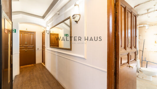 52A35825696-3.jpg