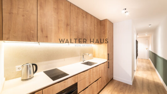 52A36093175-5.jpg