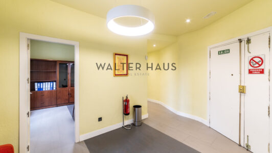 52A99977144-4.jpg