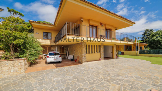 Casa20Carrer20esglesia20720-200020646-1.jpg