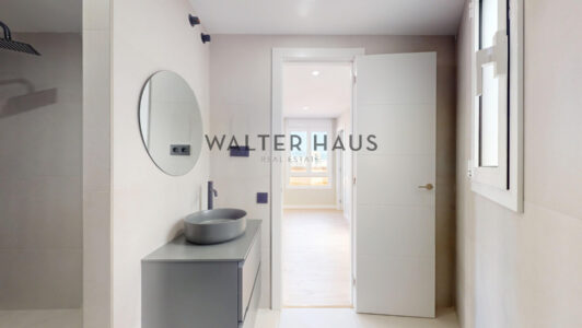 Piso-en-Av-del-Paralelo-139-Bathroom2012363.jpg
