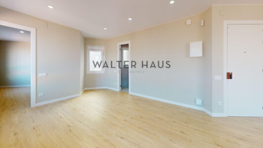 Piso-en-Av-del-Paralelo-139-Living-Room2019241.jpg