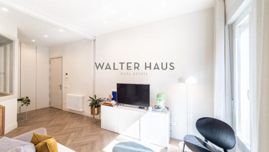 52A30833616-1.jpg