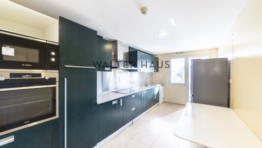 52A37449334-2.jpg