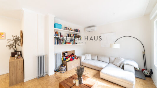 52A403921-1.jpg