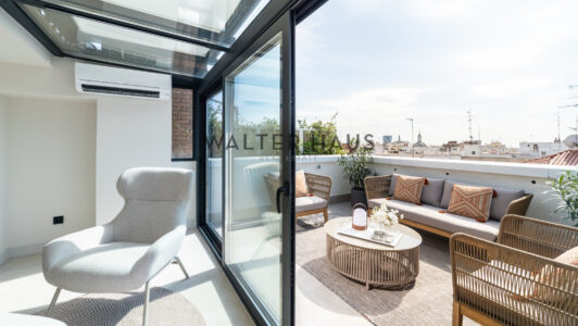 52A41572093-2.jpg