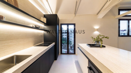 52A44714607-4.jpg