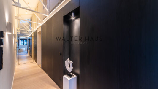 52A44891442-4.jpg